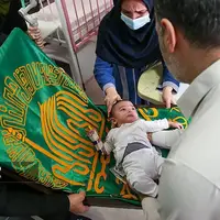 عکس/ عیادت خادمان رضوی از بیمارستان کودکان رشت