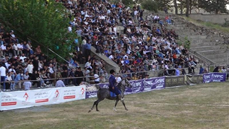 هنرنمایی چابکسواران در جشنواره اسب کردی به میزبانی سنندج