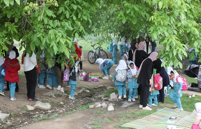 جشن روز دختر در کنار طبیعت آبیک