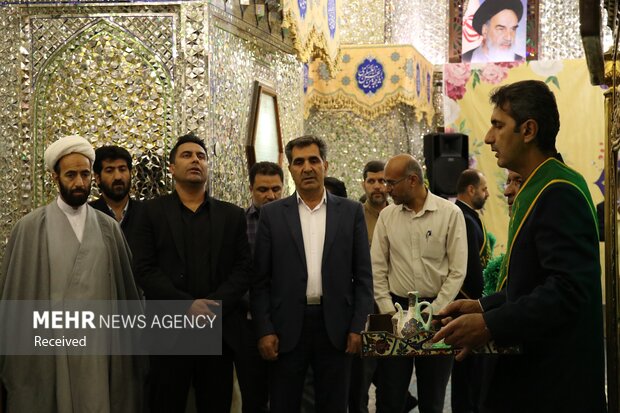 غباروبی حرم مطهر حضرت سیدعلی‌بن‌حمزه‌بن‌موسی‌الکاظم(ع)