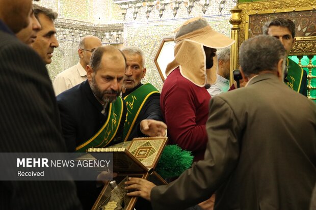 غباروبی حرم مطهر حضرت سیدعلی‌بن‌حمزه‌بن‌موسی‌الکاظم(ع)