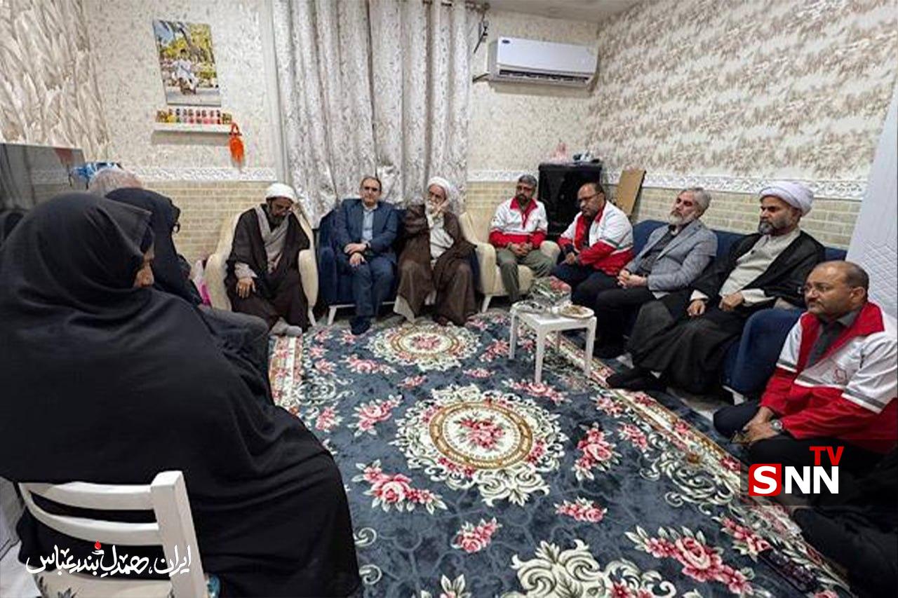 عکس/ حضور نماینده ویژه رهبری برای دلجویی از مجروحین حادثه بندر شهید رجایی در هرمزگان