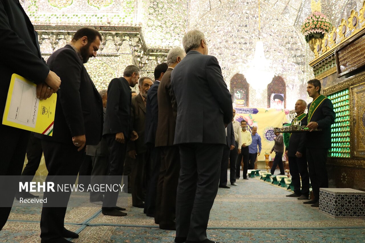 عکس/ غباروبی حرم مطهر حضرت سید علی بن حمزة بن موسی الکاظم(ع)