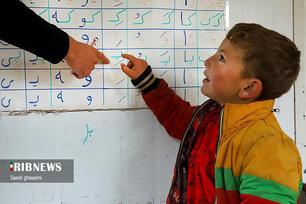 عکس/ به بهانه روز معلم؛ آموزش در دل روستای دورافتاده
