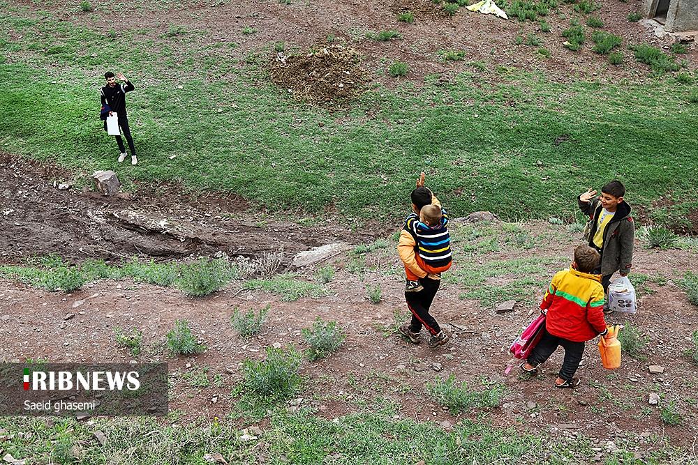 عکس/ به بهانه روز معلم؛ آموزش در دل روستای دورافتاده