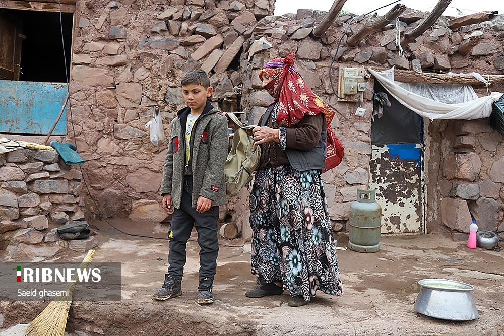عکس/ به بهانه روز معلم؛ آموزش در دل روستای دورافتاده