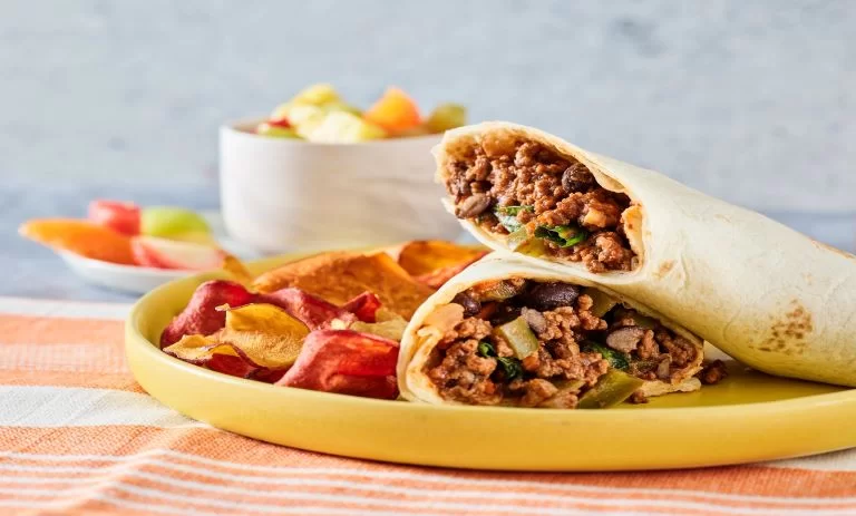 ساندویچ گوشت با پیاز کاراملی؛ یک شام مقوی