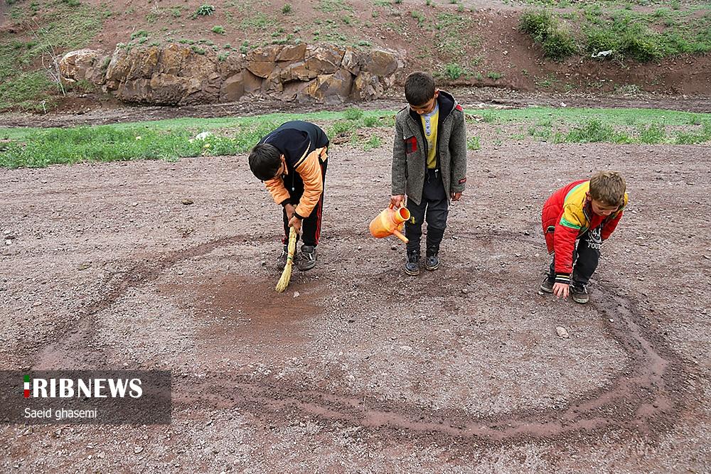 عکس/ به بهانه روز معلم؛ آموزش در دل روستای دورافتاده