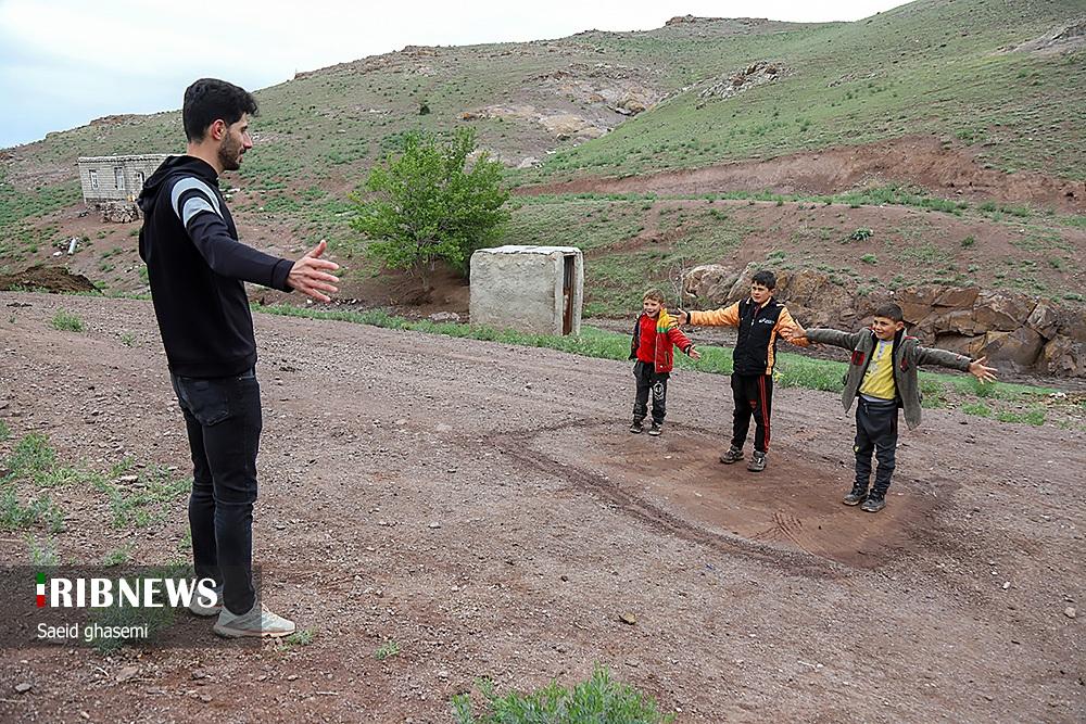 عکس/ به بهانه روز معلم؛ آموزش در دل روستای دورافتاده
