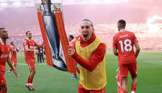 مدافع لیورپول، قهرمانی را روی دستش ابدی کرد!
