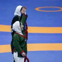 بانوان مازندرانی بر بام کشتی آلیش کشور ایستادند