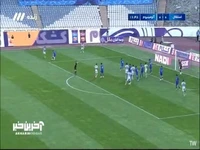 موقعیت گلزنی برای آلومینیوم که توپ به شکل خطرناکی از کنار دروازه استقلال به بیرون رفت