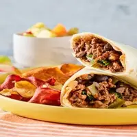 ساندویچ گوشت با پیاز کاراملی؛ یک شام مقوی