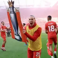 مدافع لیورپول، قهرمانی را روی دستش ابدی کرد!‏