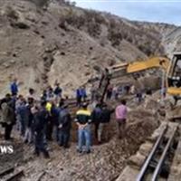 نصب دو دستگاه سوزن بتونی در راه آهن لرستان