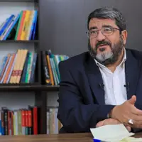 طعنه فواد ایزدی به سرلشکر باقری؛ اگر فردی نظامی احساس می‌کند که به ادبیات دیپلماتیک علاقه دارد باید یونیفرم خود را درآورد