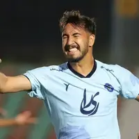 فرار از شکست با شیوه خاص؛ مدافع در نقش مهاجم!
