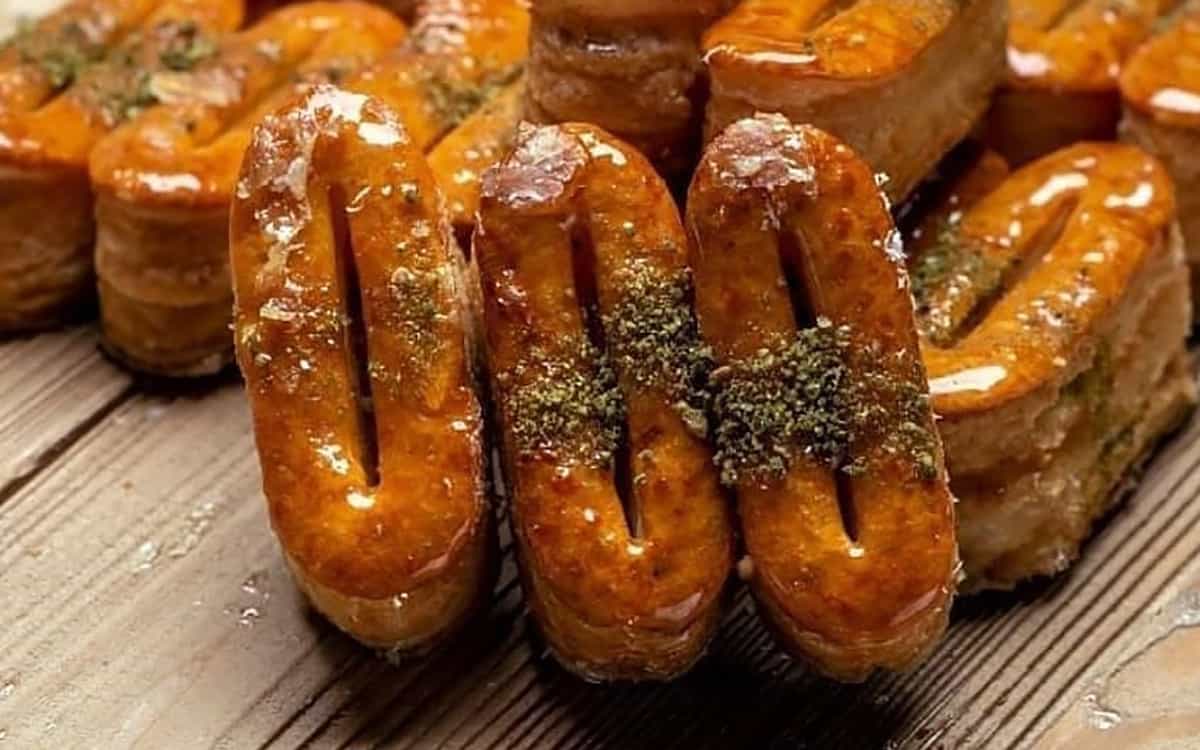 با شیرینی زبان در کنار چای؛ آرامش بهاری را به خانه بیاور