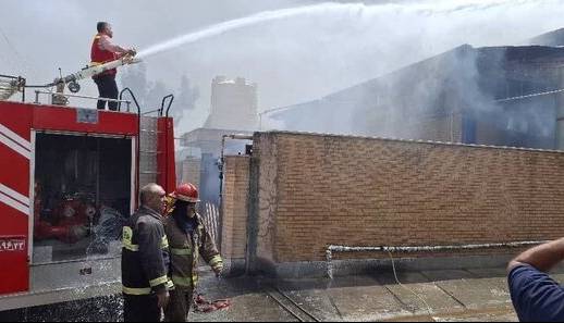 آتشسوزی گسترده در کارخانه رنگسازی؛ 25 خودرو آتشنشانی اعزام شدند