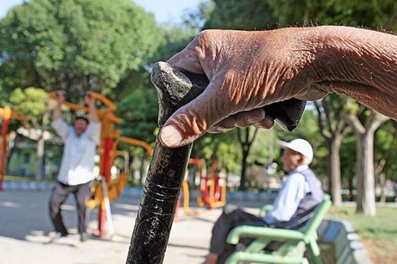 نیمی از سالمندان کشور تحت پوشش هیچ نهادی نیستند
