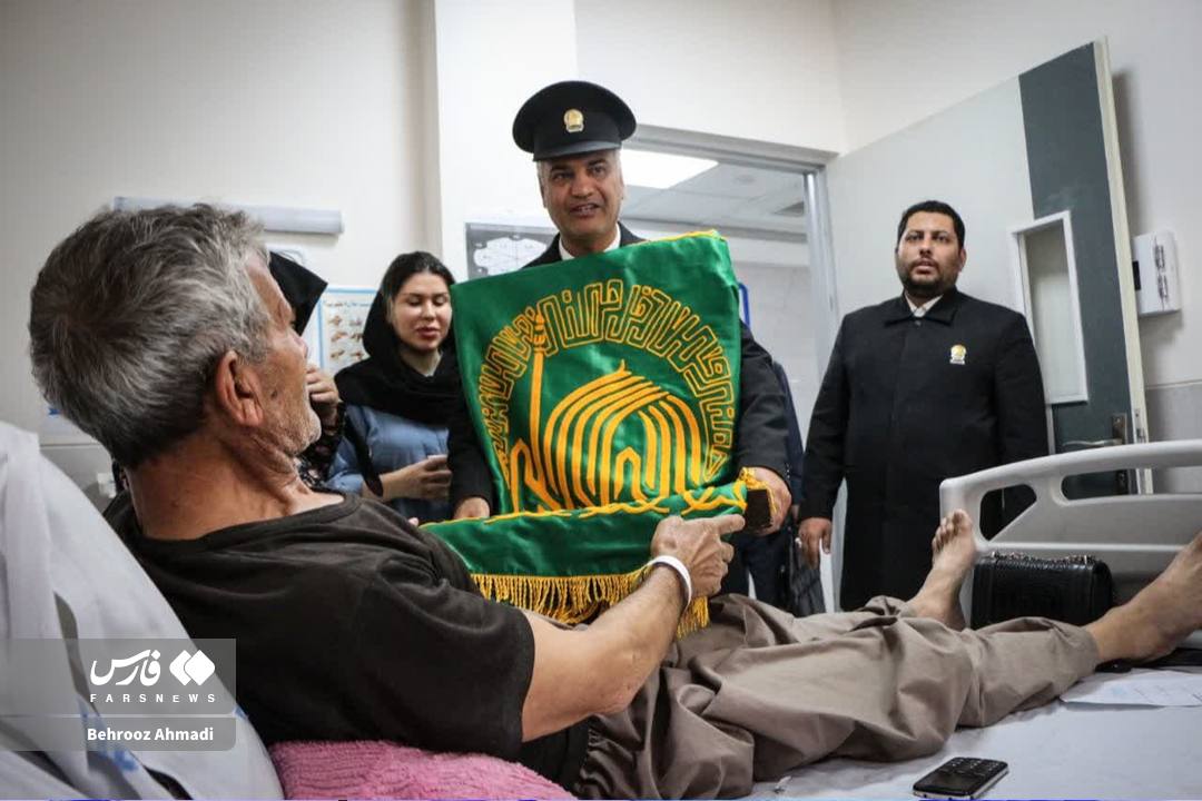 عکس/ عیادت خورشید رضوی از بیماران کرمانشاهی