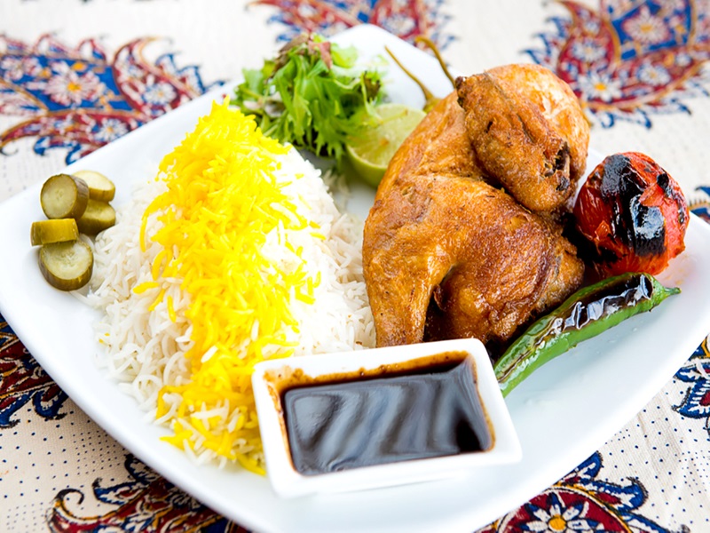 اکبرجوجه اصل، باید این‌جوری باشه؛ پوستش طلایی و مغزش نرم و آبدار