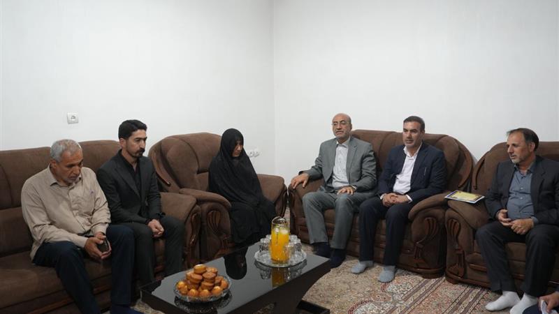 دلجویی استاندار کرمانشاه از خانوادههای سه شهید با مذاهب مختلف در سرپلذهاب
