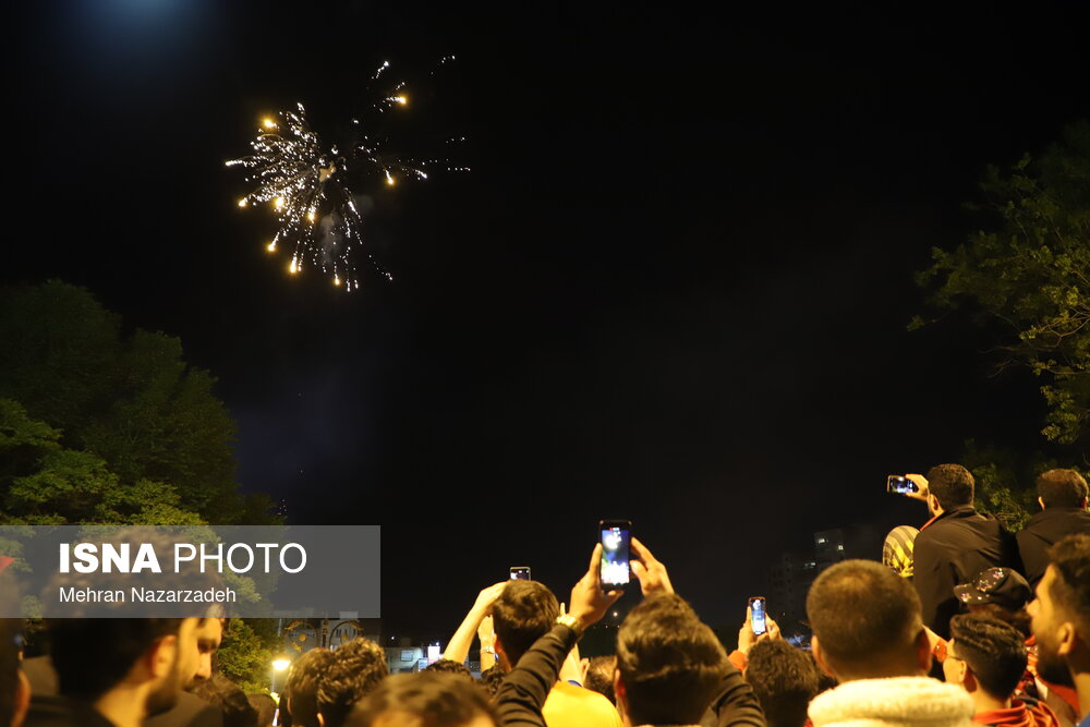 عکس/ جشن خیابانی تبریزی‌ها پس از قهرمانی تراکتور 