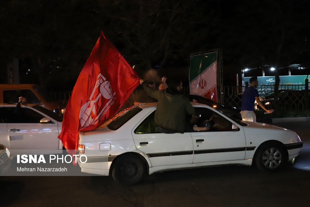 عکس/ جشن خیابانی تبریزی‌ها پس از قهرمانی تراکتور 