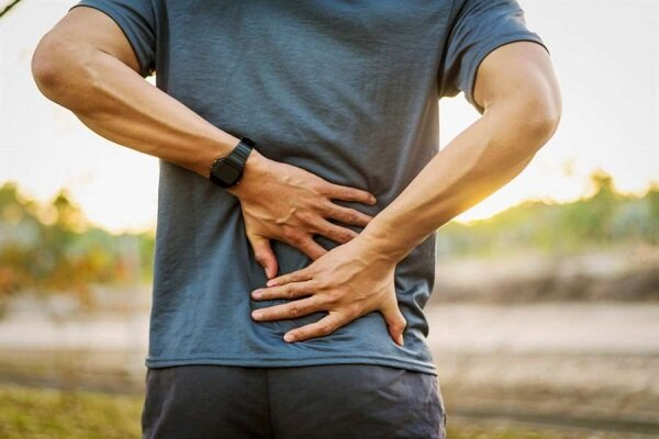 افزایش کمردرد صبحگاهی؛ دلایل و راهکارهای کاهش آن
