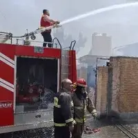 آتش‌سوزی گسترده در کارخانه رنگ‌سازی؛ 25 خودرو آتش‌نشانی اعزام شدند