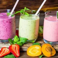 طرز تهیه ۲ مدل نوشیدنی میوه‌ای خنک برای روز‌های گرم!