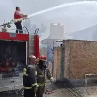 مهار آتش‌سوزی کارخانه رنگ شهرک صنعتی عباس‌آباد
