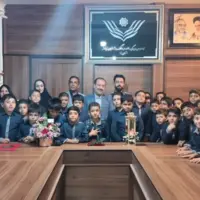 معلم یزدی آزادی زندانی هدیه گرفت