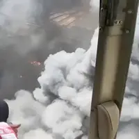 لحظه دلهره آور انفجار زیر بالگرد هلال احمر هنگام عملیات اطفاء حریق در بندر رجایى