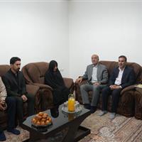 دلجویی استاندار کرمانشاه از خانواده‌های سه شهید با مذاهب مختلف در سرپل‌ذهاب