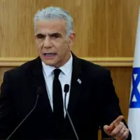لاپید: نتانیاهو، بازگرداندن اسیران اسرائیلی را به تعویق می‌اندازد
