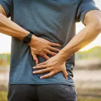 افزایش کمردرد صبحگاهی؛ دلایل و راهکارهای کاهش آن
