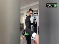 حرکات موزون علیرضا بیرانوند در رختکن تراکتور پس از قهرمانی در لیگ برتر
