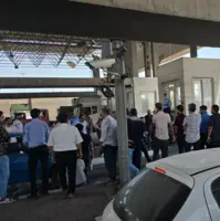 تجمع خانواده مفقودان حادثه بندر شهید رجایی