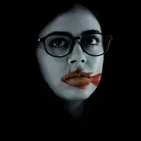 گذشته پر از لبخندهایی‌ست که دیگر تکرار نمی‌شوند