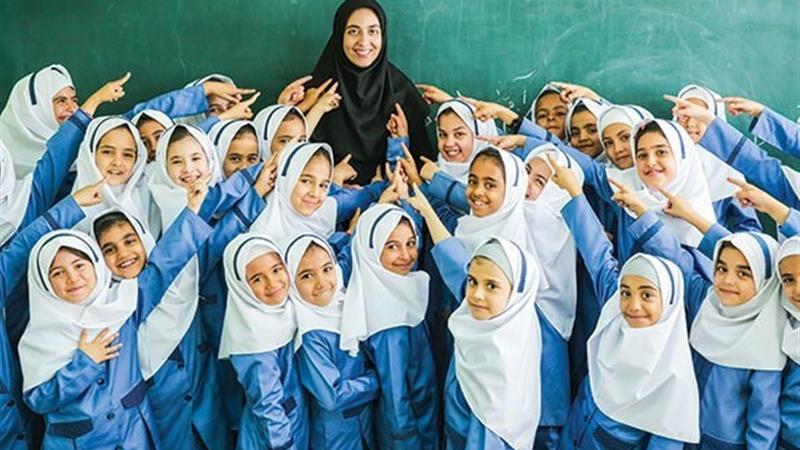 گلایه معلمان از حجم سنگین دروس، ساعات طولانی و تراکم کلاس
