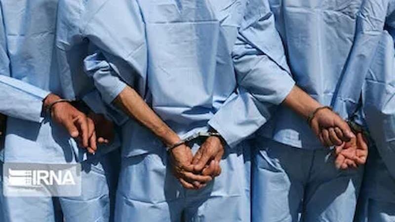 دستگیری سارقان وسایل داخل خودرو در کرج؛ کشف ۱۰۰ فقره سرقت