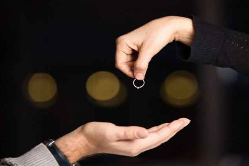 شوهرم بعد از بازنشستگی کار نمیکند، طلاق میخواهم