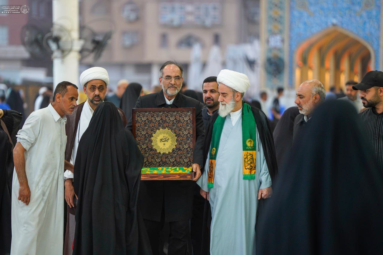 پرچم حرم امام رضا علیه‌السلام مهمان آستان مقدس علوی شد 