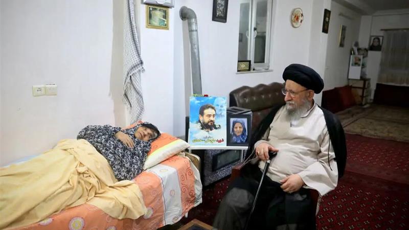 «حشمت» بانوی گلستان؛ عیادت نماینده ولیفقیه از رزمندهای ماندگار