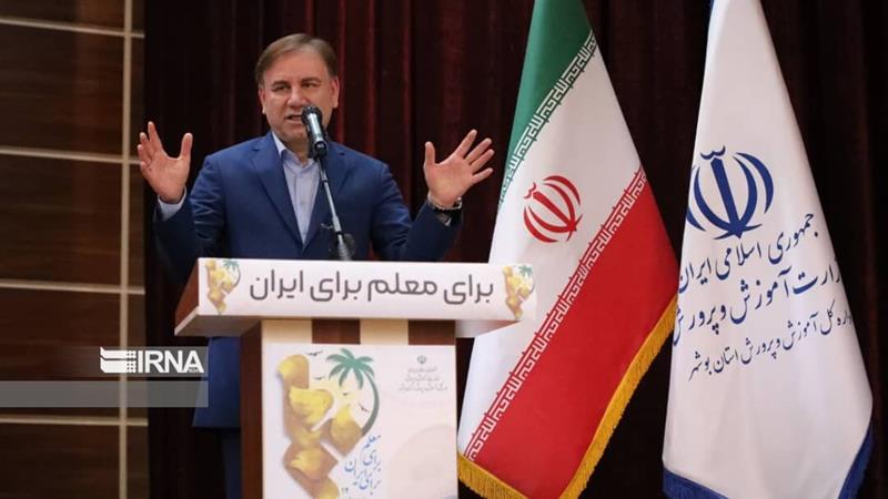 استاندار بوشهر: معلمان برای زنده نگهداشتن امید در جامعه تلاش کنند
