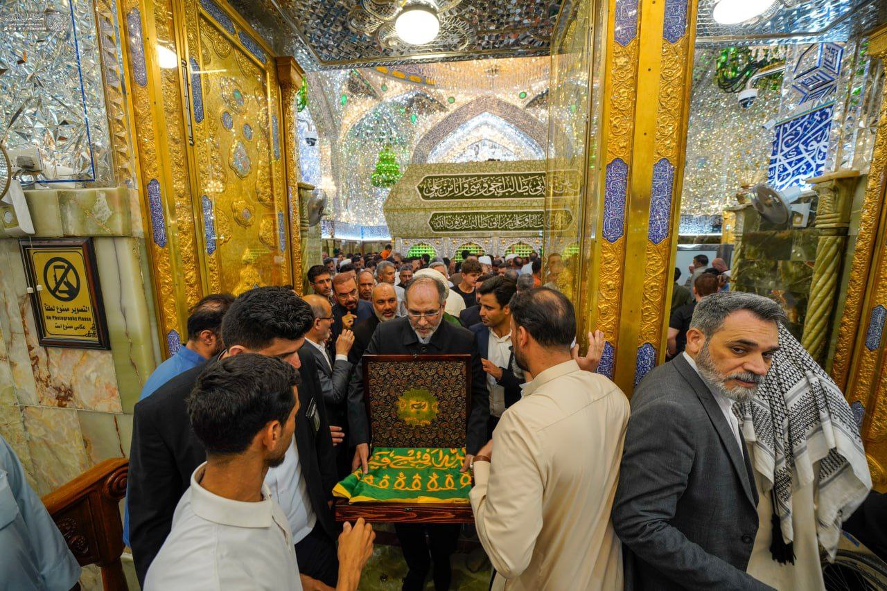پرچم حرم امام رضا علیه‌السلام مهمان آستان مقدس علوی شد 