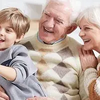 بیشترین تاثیر را برنوه‌ها پدربزرگ ومادربزرگ پدری دارد یا مادری؟