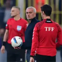 ادعای مورینیو؛ می‌خواهند تیم خاص را قهرمان کنند!